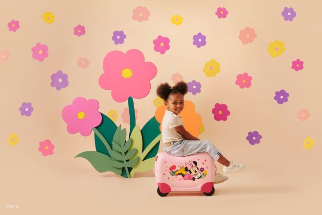 🎒✨ Malí cestovatelé, pozor! ✨🎒 Cestování nikdy nebylo tak zábavné! 🌍 Kufry Samsonite Dream2Go Ride-On nejsou jen obyčejná...