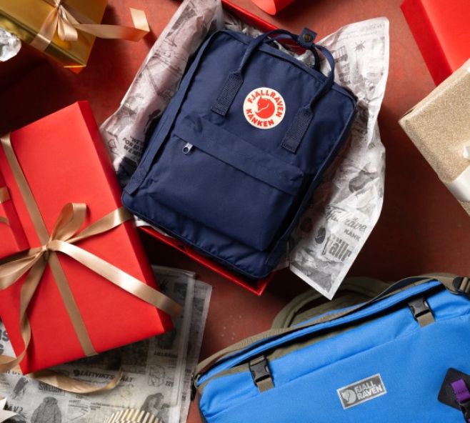 🎄✨ Hledáte dárek, který potěší srdce i oči? Batohy Fjällräven jsou přesně ten typ překvapení, které si pod stromečkem...